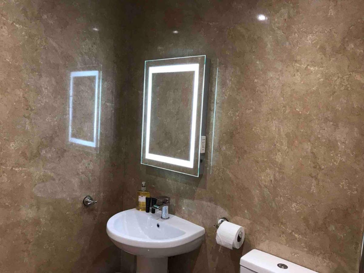 Exclusive Private Double Room, En-Suite Wet Room Private Entrance Forres Eksteriør bilde